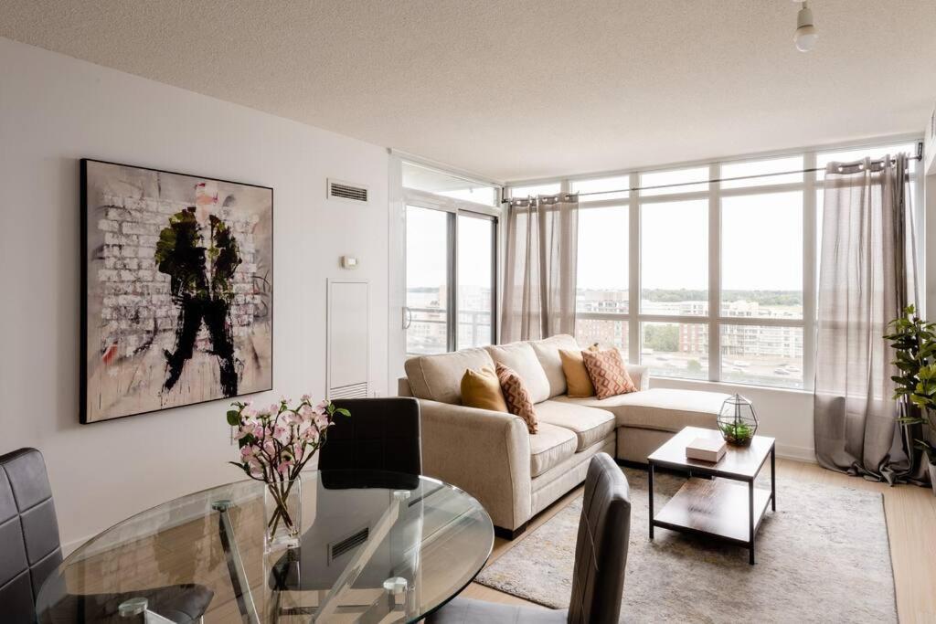Stylish Downtown Lakeview Condo - One Free Parking Toronto Exterior foto